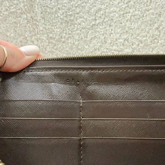 Celine Macadam Vintage Long Zippy Wallet - Picture 4 of 8